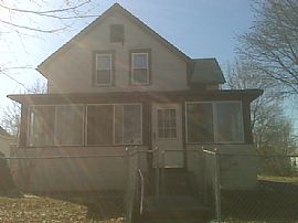 Spacious 4 bedroom, 2 bath home for rent in Saint Paul, MN