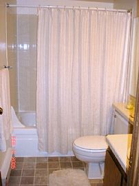 VERY SPACIOUS 2BD/2BATH TOWNHOMES in Des Moines, WA (Photo 2 of 6)