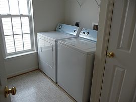 Spacious Room for Rent $400 in Fredericksburg, VA (Photo 5 of 5)