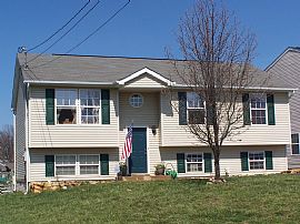 4 Bedroom, 2 Bath split foyer in Ranson, WV
