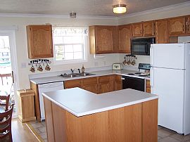 4 Bedroom, 2 Bath split foyer in Ranson, WV (Photo 2 of 6)