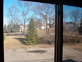 $1195 / 2br - 2Ba, 1/2 block from round  in Eden Prairie, MN (Photo 4 of 4)