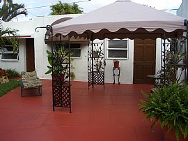 Super neat cottage in West Palm Beach, FL