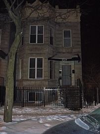 Spacious 3 Bedroom Aparment! A Must See! in Chicago, IL (Photo 2 of 5)