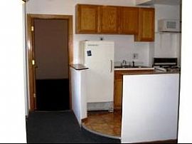 Vintage 1 bed/ 1 bath in Chicago, IL (Photo 2 of 4)