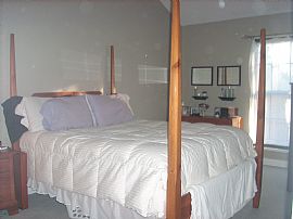 Fabulous Townhouse with JCCC Location in Overland, KS (Photo 4 of 5)