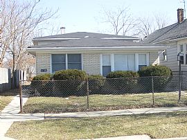 Quiet Area in Harvey in Harvey, IL