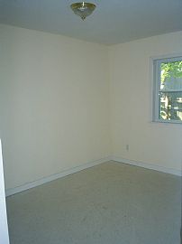Beautiful 2 bedroom Triplex! in Charlotte, NC (Photo 2 of 3)