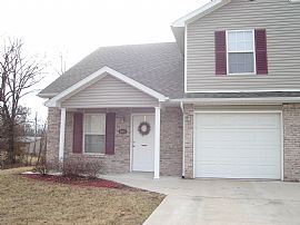 Spacious Townhouse with Extras in Columbia, MO