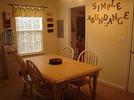 Spacious Townhouse with Extras in Columbia, MO (Photo 4 of 6)