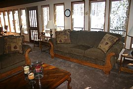 Mini Estate Fully Furnished in Truckee, CA (Photo 3 of 6)