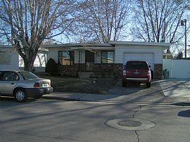 Home for Rent near Schools, Buses, & Hwy in Reno, NV (Photo 2 of 2)