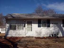 1 BEDROOM DUPLEX HALF OFF 1ST & LAST MON in Grandview, MO