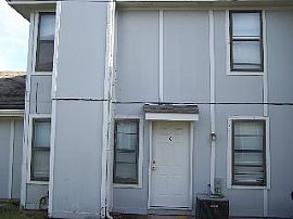 HALF OFF 1ST & LAST MONTHS RENT! 2 BEDRO in Parkville, MO