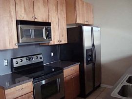 Beautiful Two Bedroom Loft With Garage in Lansing, MI