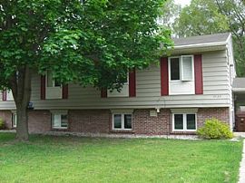 Large 4 BR 2 BA Duplex in Haslett, MI