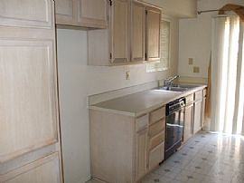 Spacious Townhouse Available Now in Yorba Linda, CA (Photo 6 of 6)