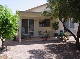 $1050/3br-2bath:1300sqft Available May 3 in Glendale, AZ (Photo 3 of 6)