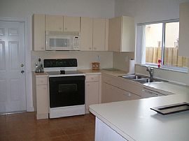 $1600/4 Bedroom Contemporary Home  in Homestead, FL (Photo 5 of 6)