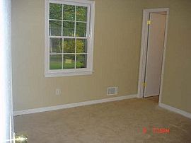 Beautiful Ranch, Hrdwd Flrs, Fireplace in Fayetteville, GA (Photo 6 of 6)