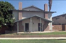 2 bed 2 bath Riverside townhome in Riverside, CA