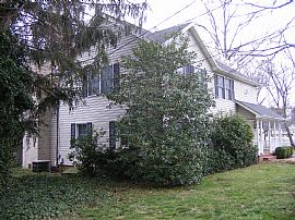 4 bedroom 3 full bath single family home in Falls Church, VA (Photo 2 of 6)