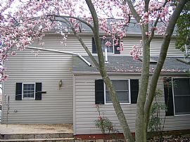 4 bedroom 3 full bath single family home in Falls Church, VA (Photo 5 of 6)