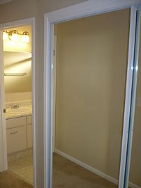 Large 1 bedroom, walking distance to bea in Burlingame, CA (Photo 2 of 5)