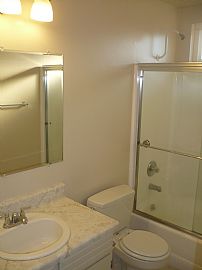 Large 1 bedroom, walking distance to bea in Burlingame, CA (Photo 4 of 5)
