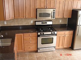 2Br Duplex Riv Vu, Garage, Gym, Walk2RR in Peekskill, NY (Photo 2 of 5)