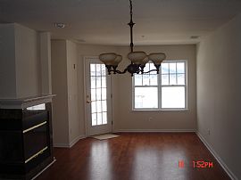 2Br Duplex Riv Vu, Garage, Gym, Walk2RR in Peekskill, NY (Photo 3 of 5)