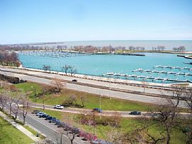 Beautiful Spacious Corner Apt in Chicago, IL (Photo 6 of 6)