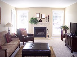 Edmonds condo a charmer! in Edmonds, WA (Photo 3 of 4)