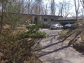 Stunning Contemporary in Estate Area in White Plains, NY