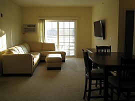 Immaculate Spacious Condo in Nashua, NH (Photo 2 of 6)