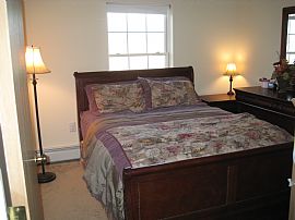 Immaculate Spacious Condo in Nashua, NH (Photo 3 of 6)