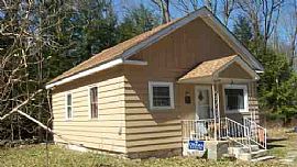 Quiet Cabin on Road Surrounded by Woods in Beach Lake, PA (Photo 2 of 5)