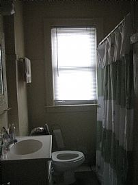 Beautiful Lower Level Flat in Detroit, MI (Photo 3 of 4)