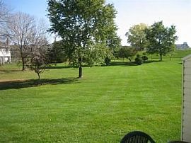 Stunning 2 BD Townhouse with fireplace!! in Brooklyn Center, MN (Photo 2 of 3)