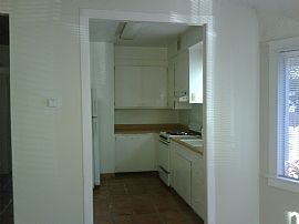 Beautiful Spacious 1300 SQ Ft Duplex in Oakland, CA (Photo 5 of 6)