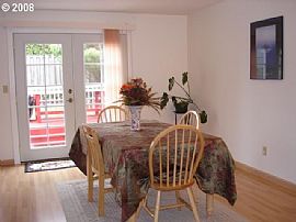 Clean and Beautiful house in Portland, OR (Photo 3 of 5)