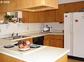 Clean and Beautiful house in Portland, OR (Photo 5 of 5)