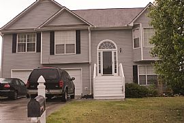5 bedroom home, two car garage in Hampton, GA
