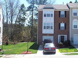 Spacious End Unit Townhouse in Durham, NC (Photo 5 of 5)