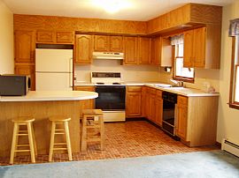 Lovely, Spacious Lake View House in Auburn, PA (Photo 2 of 6)