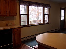 Lovely, Spacious Lake View House in Auburn, PA (Photo 5 of 6)
