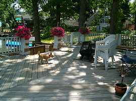Adoreable Lakefront Home in Waterford Township, MI (Photo 2 of 3)