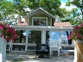 Adoreable Lakefront Home in Waterford Township, MI (Photo 3 of 3)