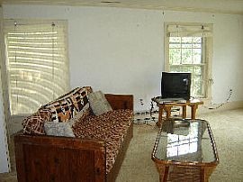 2 bedroom upstairs apartment water view in Deltaville, VA (Photo 3 of 6)