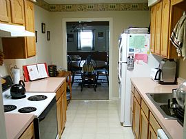 Spacious Townhouse Condo in North Olmsted, OH (Photo 2 of 6)